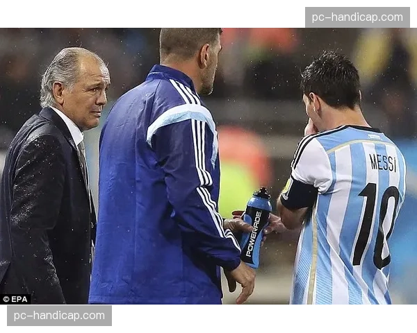 特写：斯特拉斯堡保级关键战绝杀后，老队长泪洒德拉梅纳乌球场