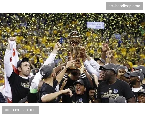 回顾2016年库里全票MVP赛季：十年过去，小球时代如何改变篮球