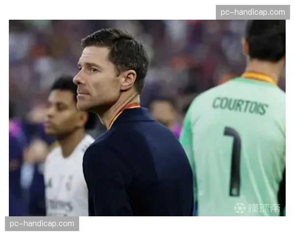 赛前发布会，法兰克福主帅托普穆勒确认球队无新增伤病